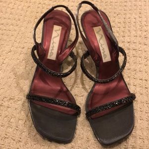 NWOT 8.5 Gray Beaded evening sandal